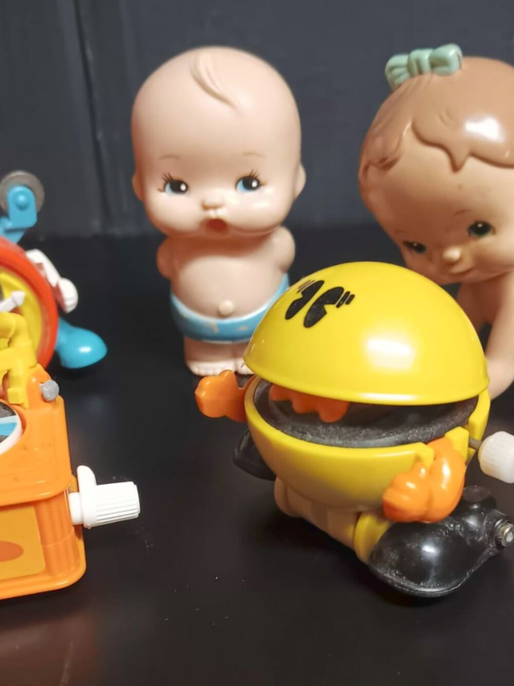 Lot of 19 vintage wind-up toys and 1 pull back (Mc Donald's car).